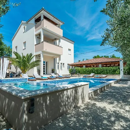 Ines Near Nature Park Vrana Willa Stankovci (Zadar)