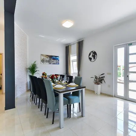 Ines Near Nature Park Vrana Villa