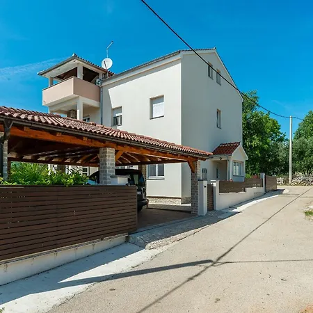 Ines Near Nature Park Vrana Villa